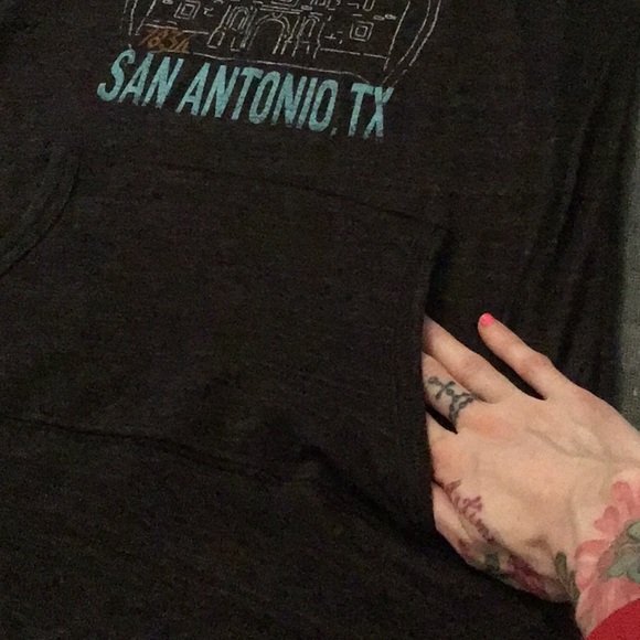 !!!THE ALAMO GRAY T-SHIRT WITH HOODIE!!! - Picture 3 of 8